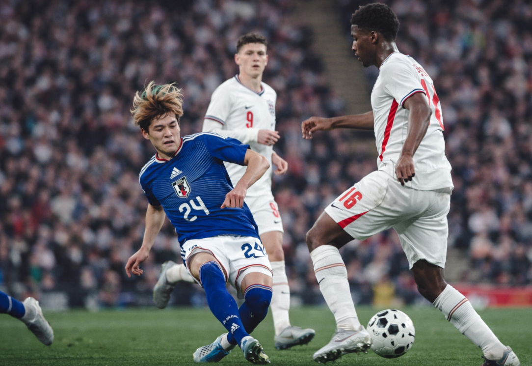 菲舍尔盛赞佐野海舟:温布利大捷,亚洲之光闪耀 菲舍尔盛赞佐野海舟:温布利大捷,亚洲之光闪耀